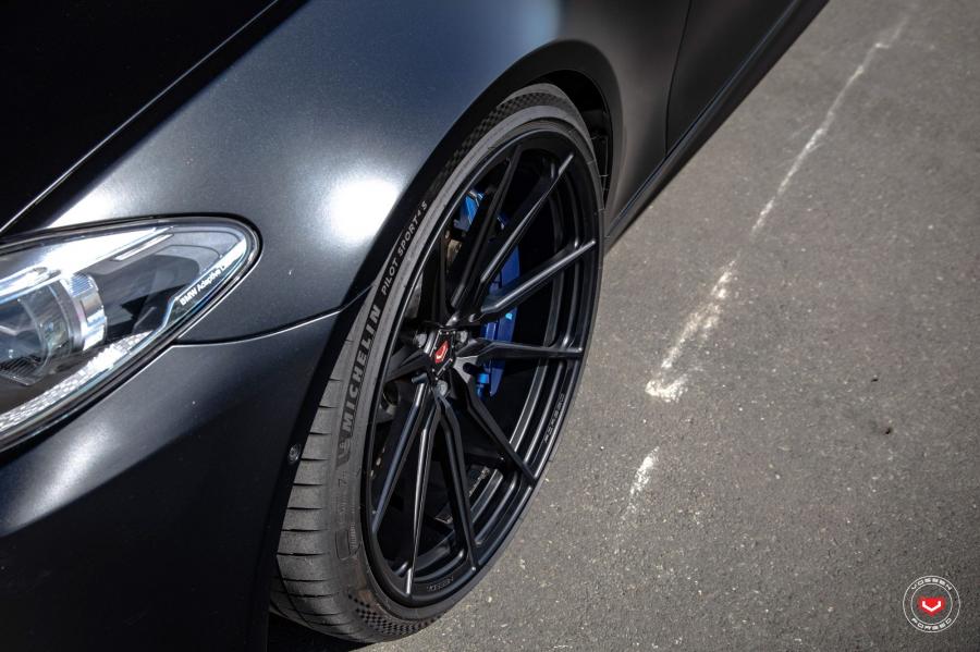 Детали экстерьера BMW M5 on Vossen Wheels (M-X2) 2019 года  (фото 19 из 25)